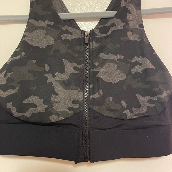 Fabletics camo zip sports bra, size M - Picture 2 of 4